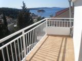 L'appartement est situé dans un quartier calme de la ville de Hvar, dans la maison familiale. Pour...