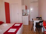 Apartmani Fani smješteni su u centru zapadnog dijela grada Makarske, svega udaljeni 300m od mora i...