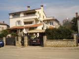 Kompletno opremljen apartman u lijepom predjelu Rovinja u blizini prekrasne Park šume Zlatni rt. Apartman...