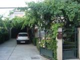 Appartements Ugo sont situés dans un cadre authentique de Zadar, vieille Albanais. La maison est situ...