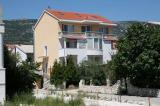  Kompletno i suvremeno opremljeni apartmani u mirnom predjelu Splita, smješteni prvi red do mora, Ka...