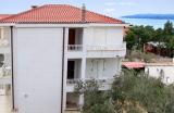 Villa Miranda  se nalazi na samom ulazu u Makarsku od strane Splita, u prvoj ulici do glavne. Iako u...