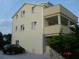 Appartements Vito sont situés à Okrug Gornji Businci zone (côté sud de l'île de Ciovo), prè...