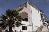 Appartements modernes sur l'île de Ciovo mer. L'objet est situé près de Trogir, qui est connue...