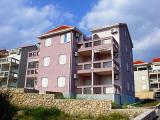 Elégant, Poptuno équipée appartement avec vue sur toute la baie. Il est situé à 10 minutes de marche...