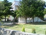 Confortable appartement avec trois chambres (5-8 personnes) ou des chambres avec salle de bains et balcon...