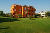 The apartments are located 500 m from the sea, we have 4 app 2 +2.