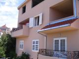 Suite 1 est un appartement avec 2 chambres et des lits d'appoint. L'appartement se compose d...