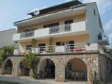 Luxuriously furnished apartments in the family home Delic. The house is situated by the sea, pebble...