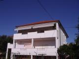 Iznajmljujemo apartman u Okrugu Gornjem na otoku Čiovo drugi red od mora.Apartman je udaljen od pla...