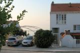 Apartmani su smjesteni u mirnijem dijelu Dubrovnika,  sa prelijepim i direktim pogledom na mora. Nalaze...