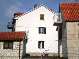 Apartman Rokova se nalazi u starom djelu grada, poznatijem pod nazivom  Radunica, u samom centru grada...