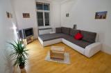 Apartman se nalazi u strogom centru grada Zagreba. Kompletno je novo adaptiran. Ima kuhinju, dnevni...