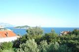 Moderan apartman u mirnom dijelu Dubrovnika s pogledom na more, otok Lokrum i gradsku utvrdu Lovrijenac...
