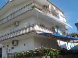 Apartmani u centru Makarske, neposredna blizina glavnog trga i rive.  Glavna gradska plaža udaljena...