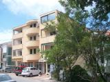 Nudimo Vam privatni smještaj u prvoklasnom i suvremeno opremljenom apartmanu.Kuća se nalazi blizu...