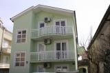 Novoopremljeni apartmani nalaze se u obiteljskoj kući udaljeni max. 5 min pješice od centra grada...