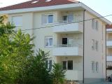 Apartmani Iris izgrađeni su 2013. godine i uključuju tri  moderna apartmana s klima-uređajem i elegantnim...