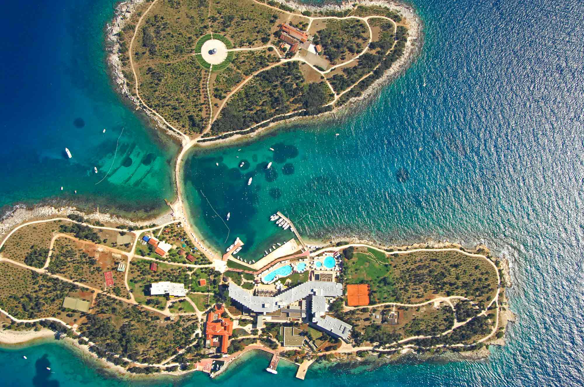 FKK plaža Crveni otok kod Rovinja smještaj i apartmani u okolici
